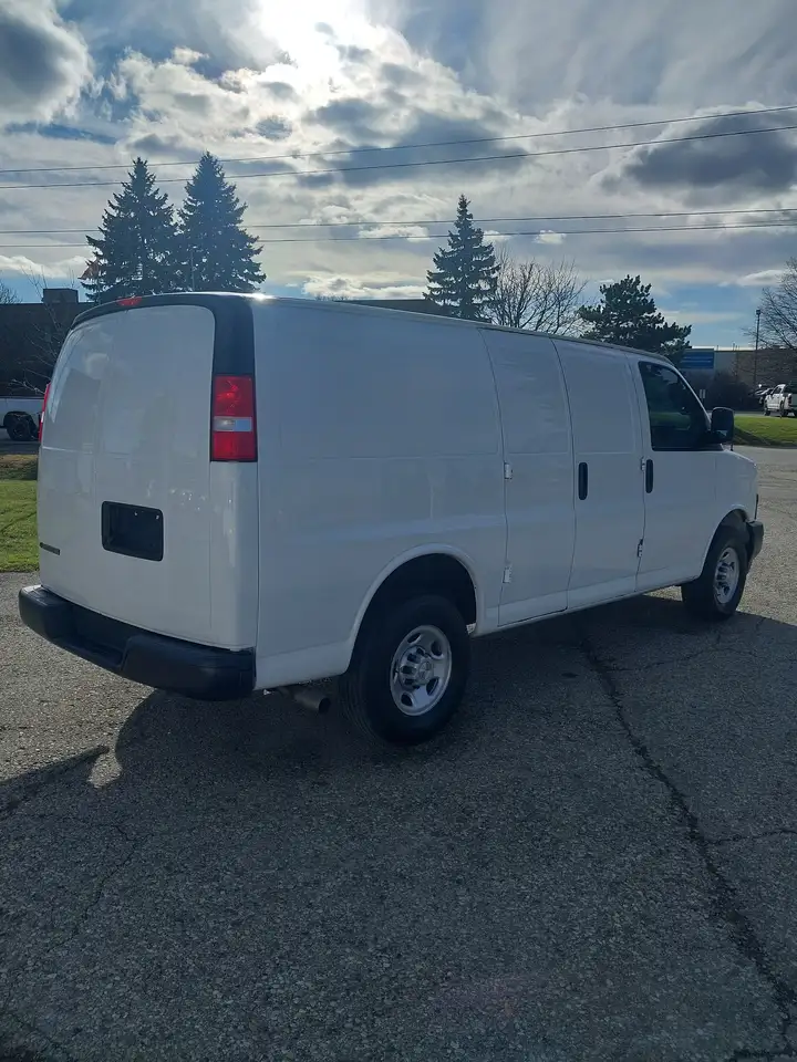 Chevrolet Express снимка Chevrolet Express