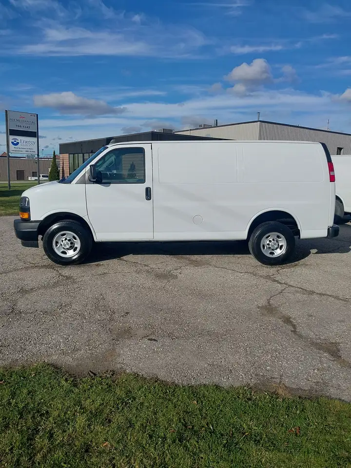 Chevrolet Express снимка Chevrolet Express