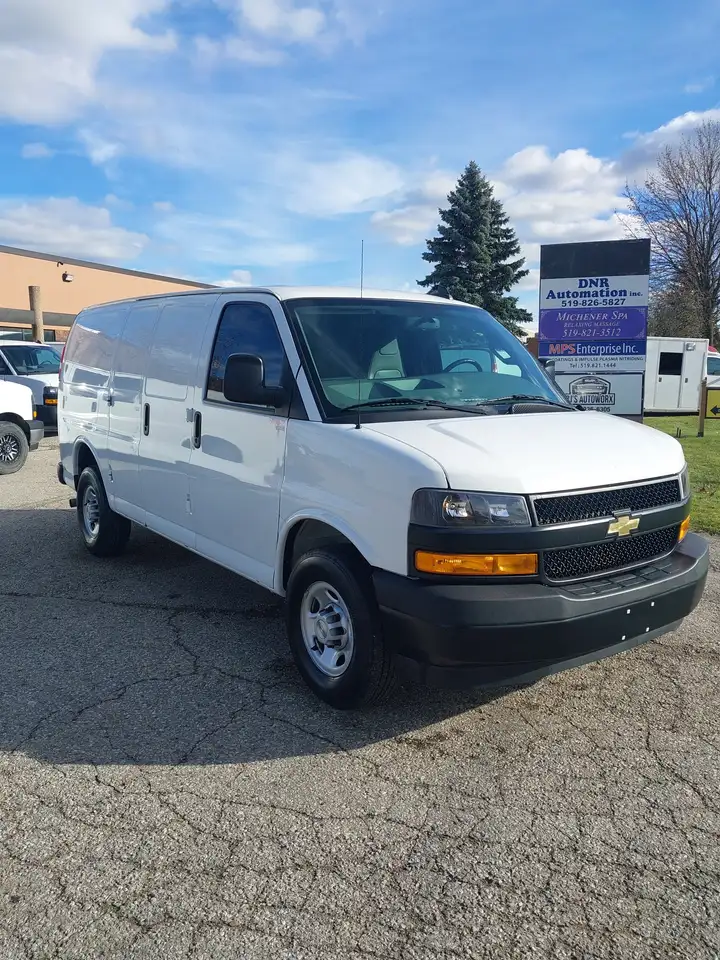 Chevrolet Express снимка Chevrolet Express