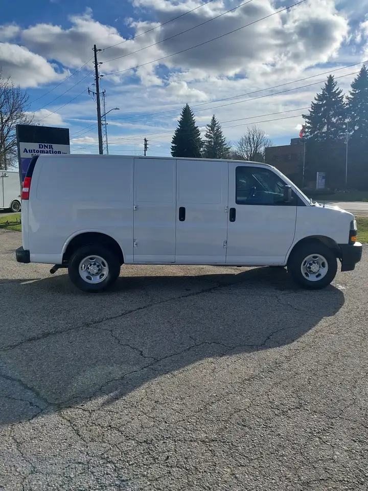 Chevrolet Express снимка Chevrolet Express