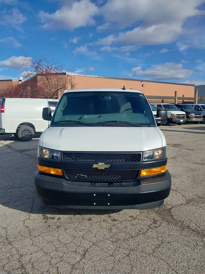 Chevrolet Express снимка Chevrolet Express