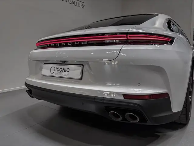 Porsche Panamera view 7