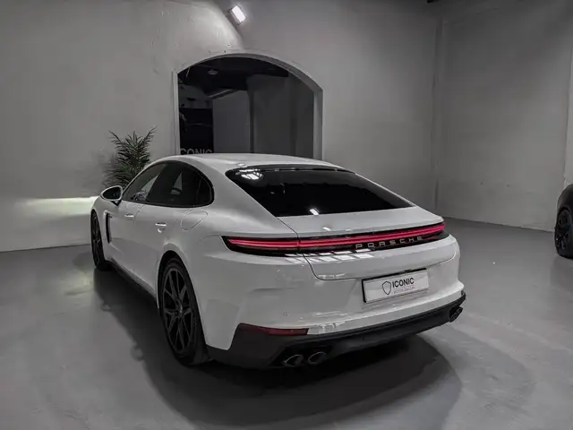 Porsche Panamera view 9