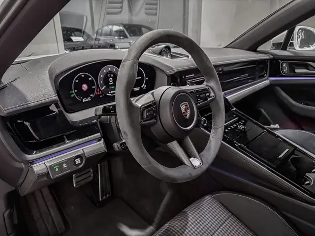 Porsche Panamera view 13