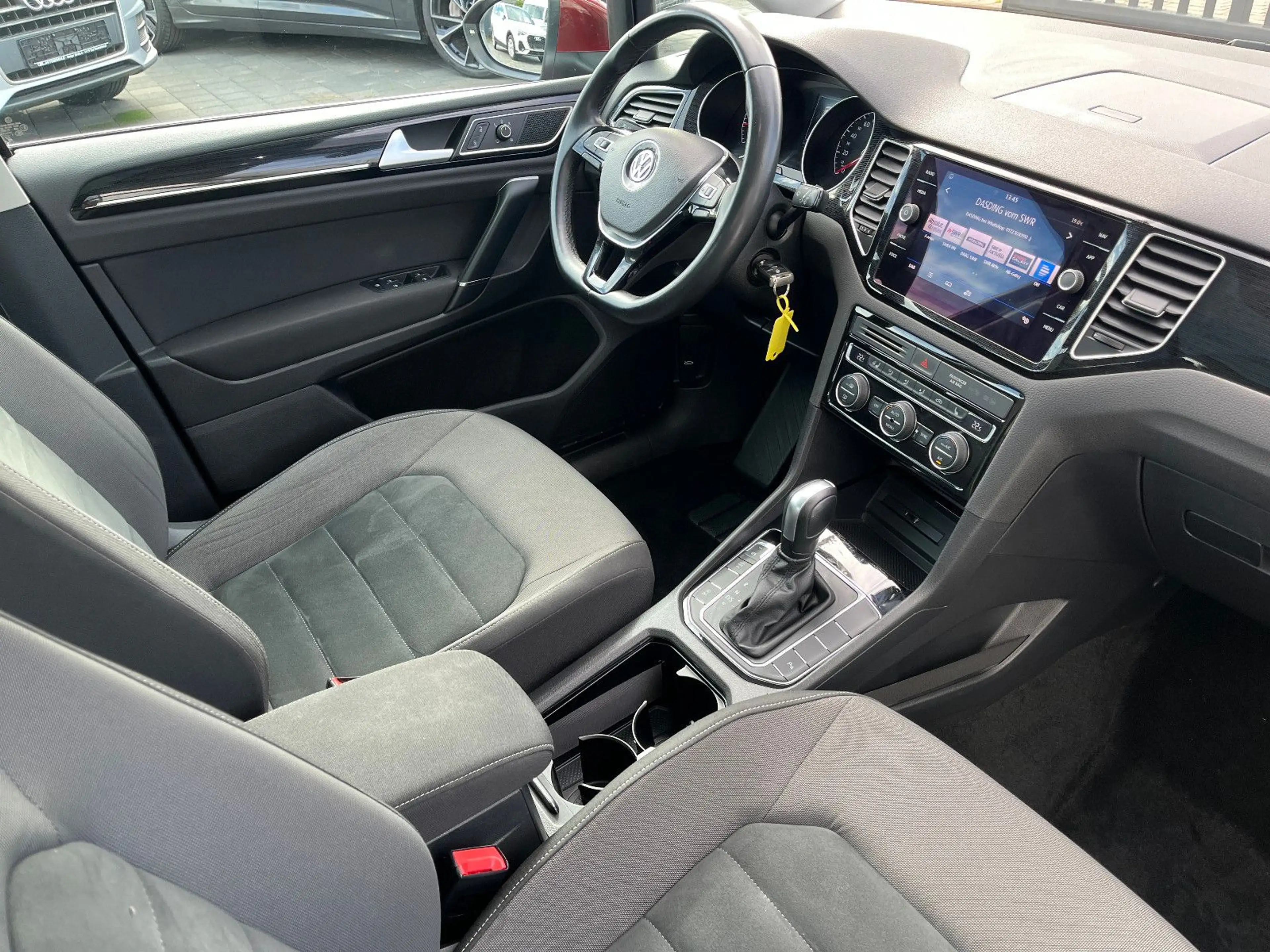 Volkswagen Golf Sportsvan Highline 1.5 TSI DSG PANO 1.Hand — photo 18