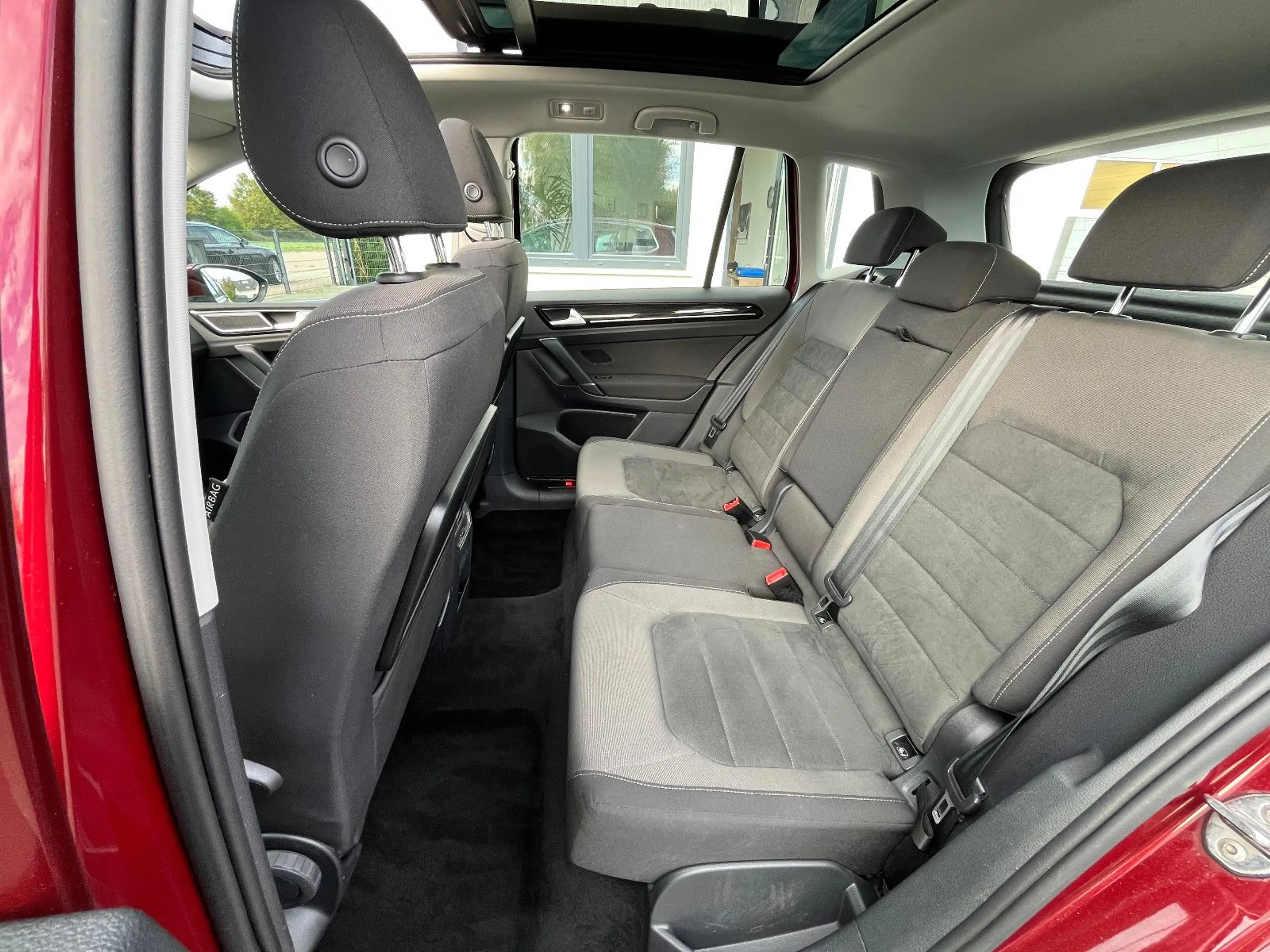 Volkswagen Golf Sportsvan Highline 1.5 TSI DSG PANO 1.Hand — photo 13