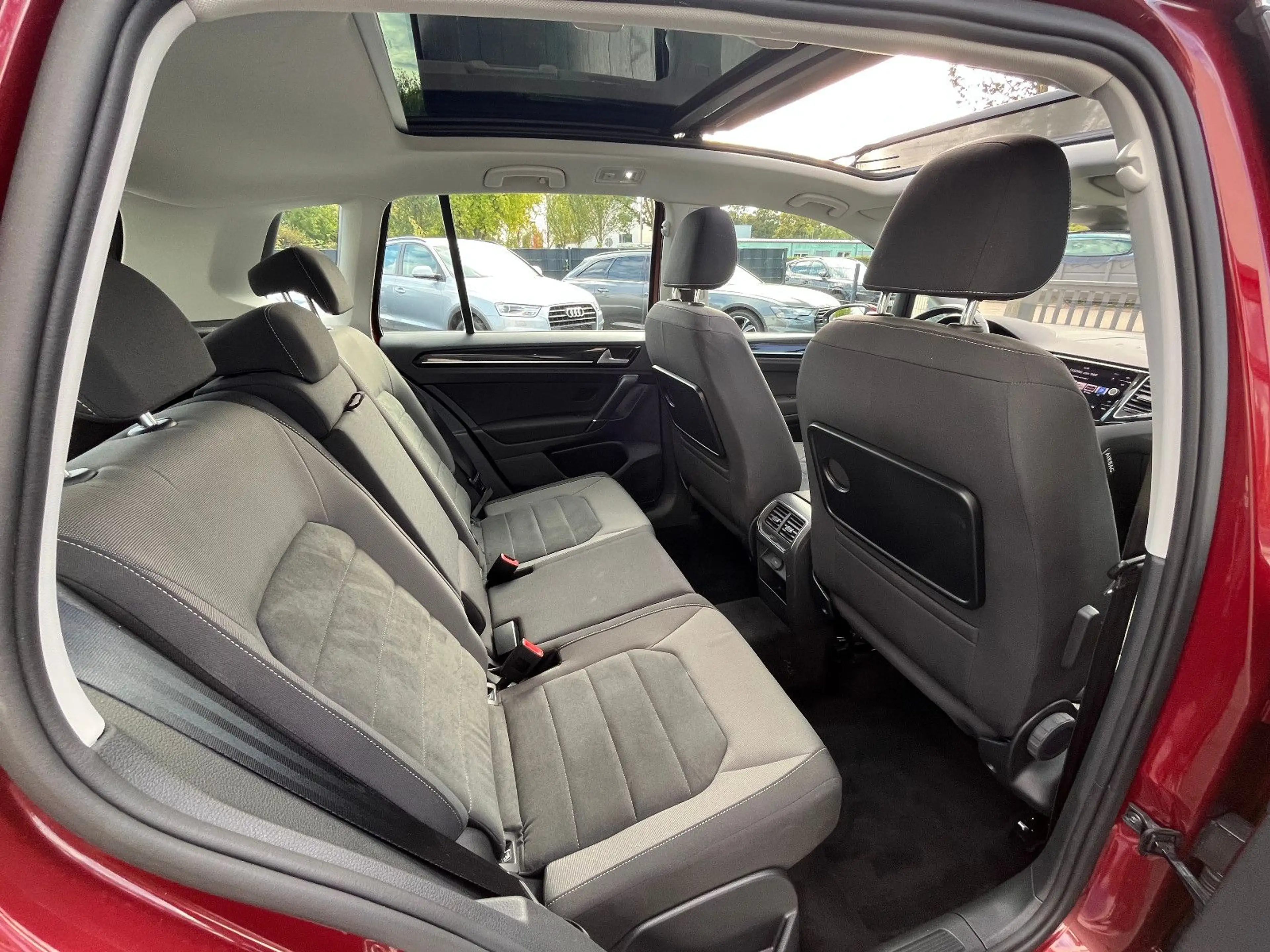 Volkswagen Golf Sportsvan Highline 1.5 TSI DSG PANO 1.Hand — photo 15