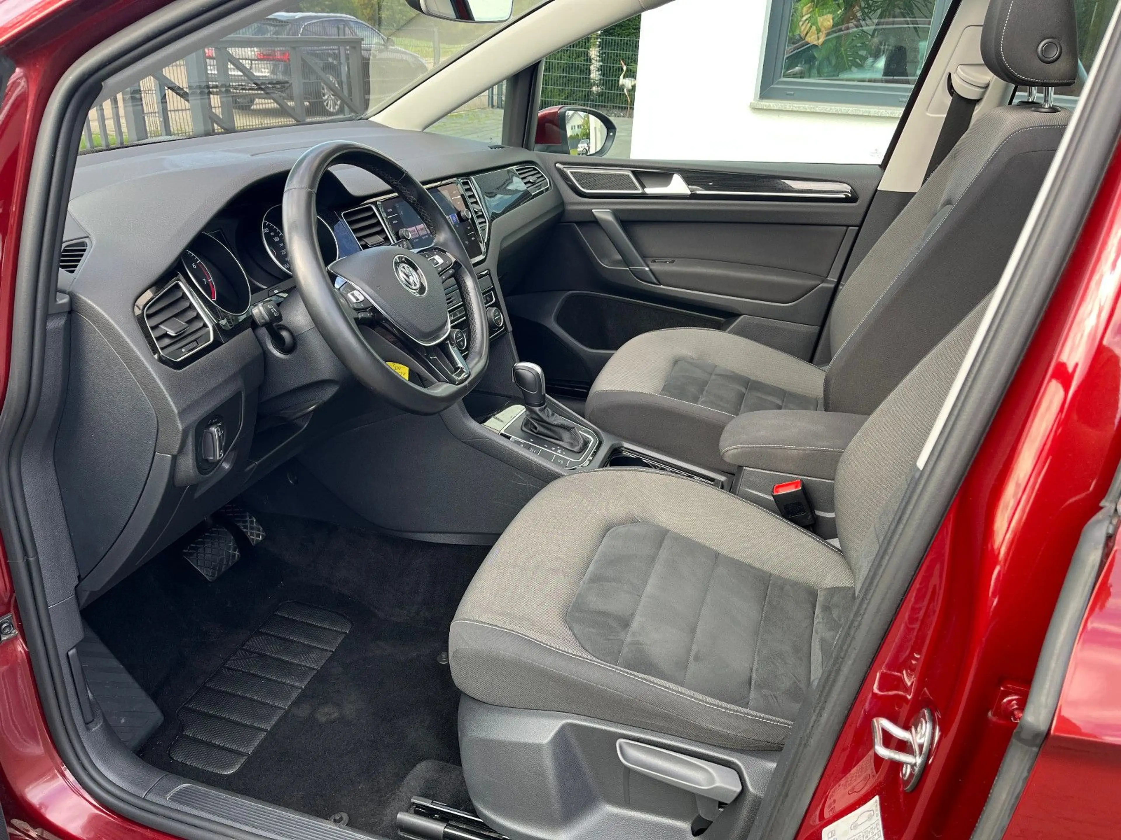 Volkswagen Golf Sportsvan Highline 1.5 TSI DSG PANO 1.Hand — photo 10