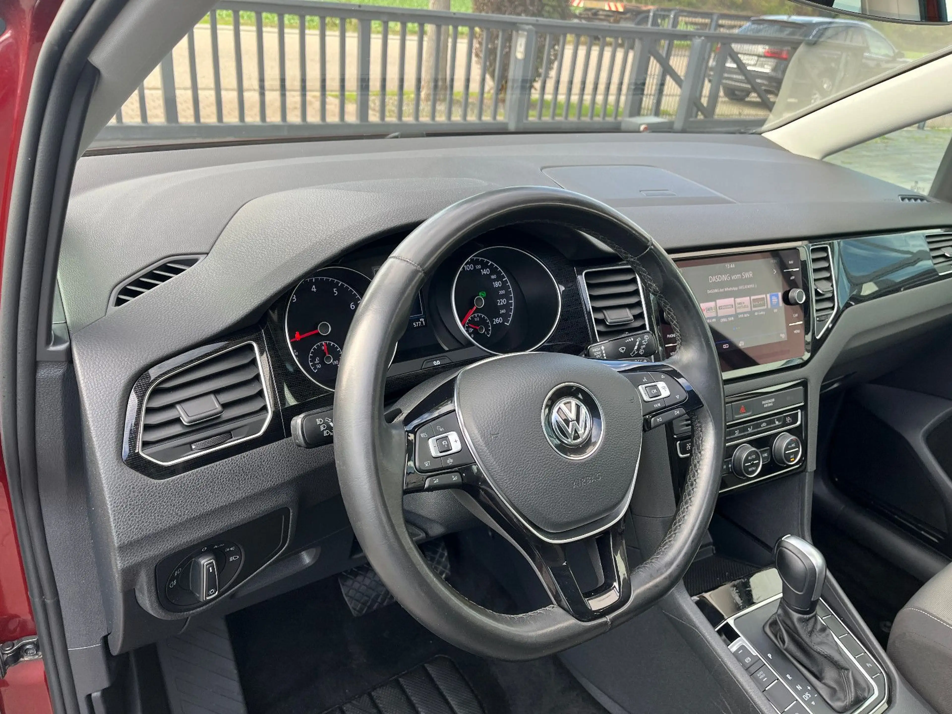 Volkswagen Golf Sportsvan Highline 1.5 TSI DSG PANO 1.Hand — photo 12