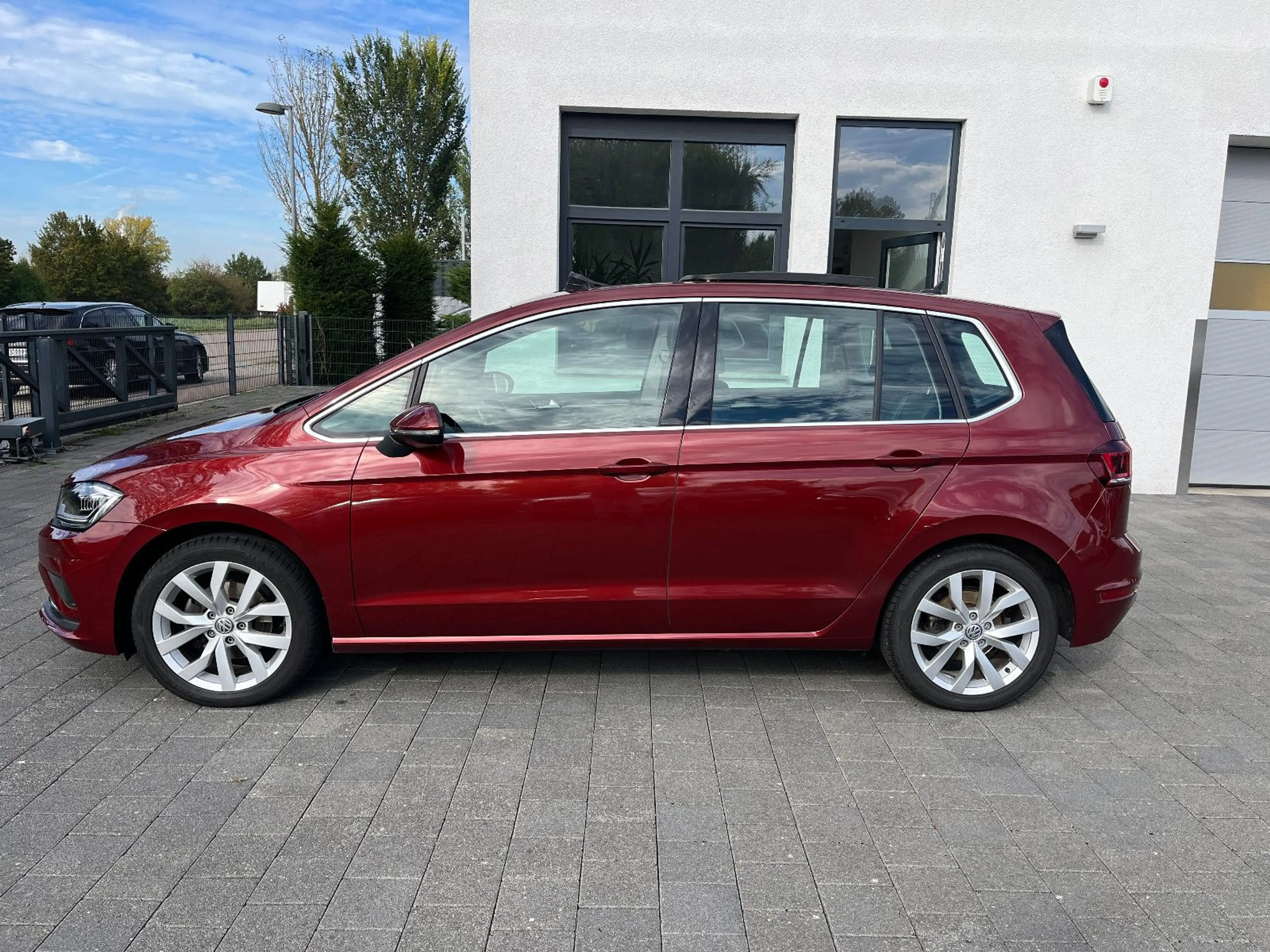 Volkswagen Golf Sportsvan Highline 1.5 TSI DSG PANO 1.Hand — photo 2