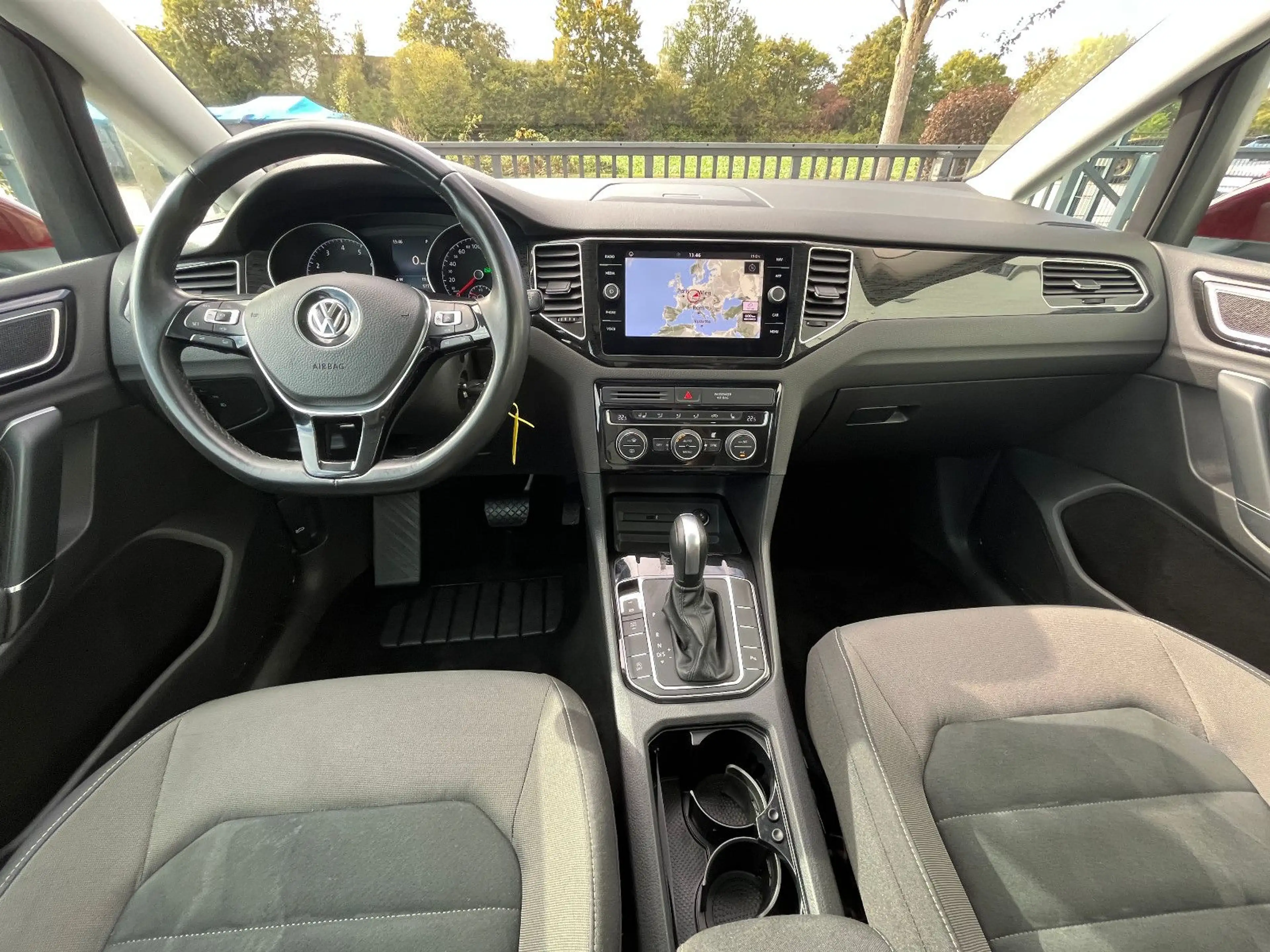 Volkswagen Golf Sportsvan Highline 1.5 TSI DSG PANO 1.Hand — photo 19