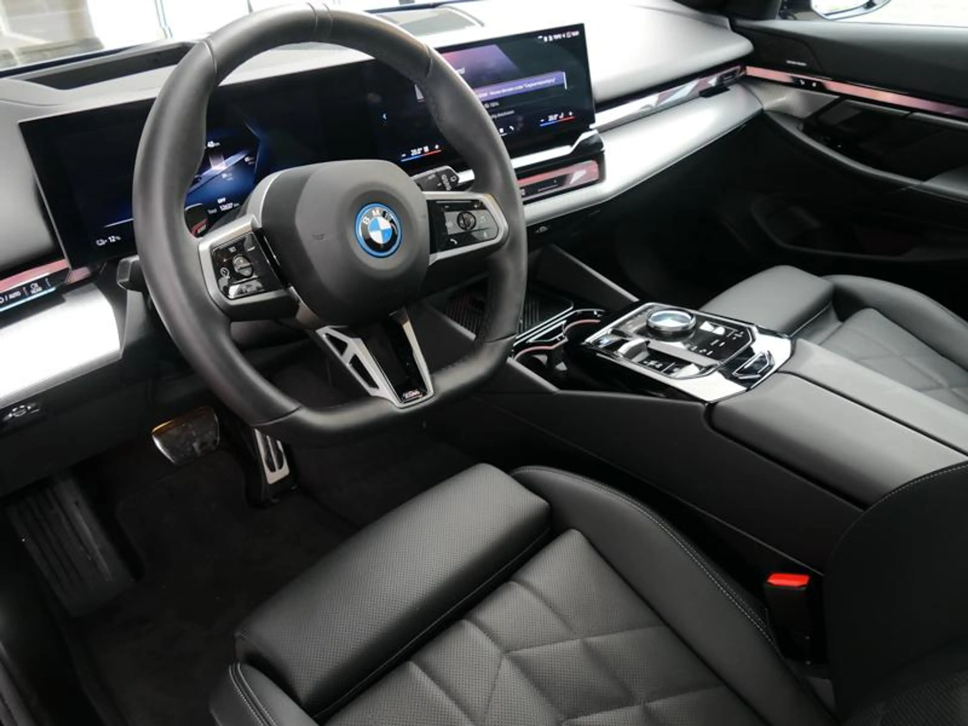BMW i5 eDrive40 Touring M Sport PRO | PANO | — photo 6