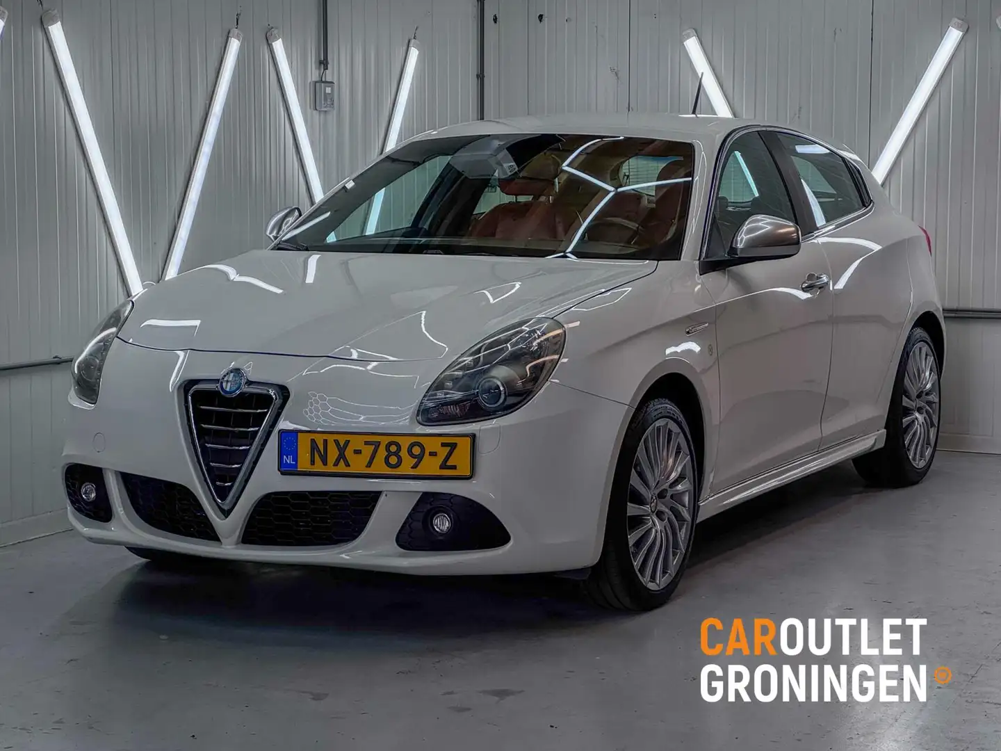 Alfa Romeo Giulietta 2.0 JTDm Distinctive | AIRCO | NW APK | 170PK Wit - 1