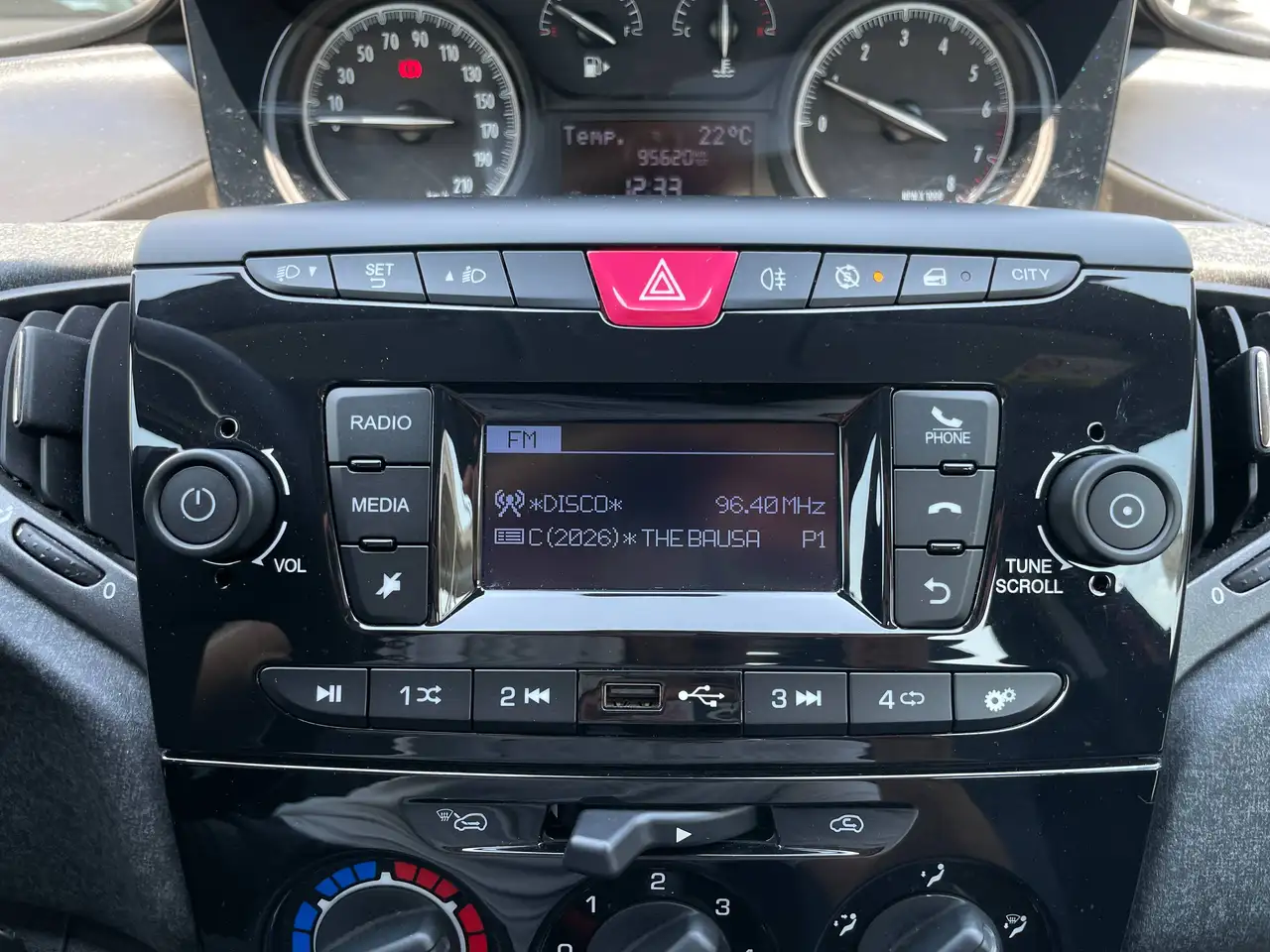 Lancia Ypsilon 2022 — фото 12