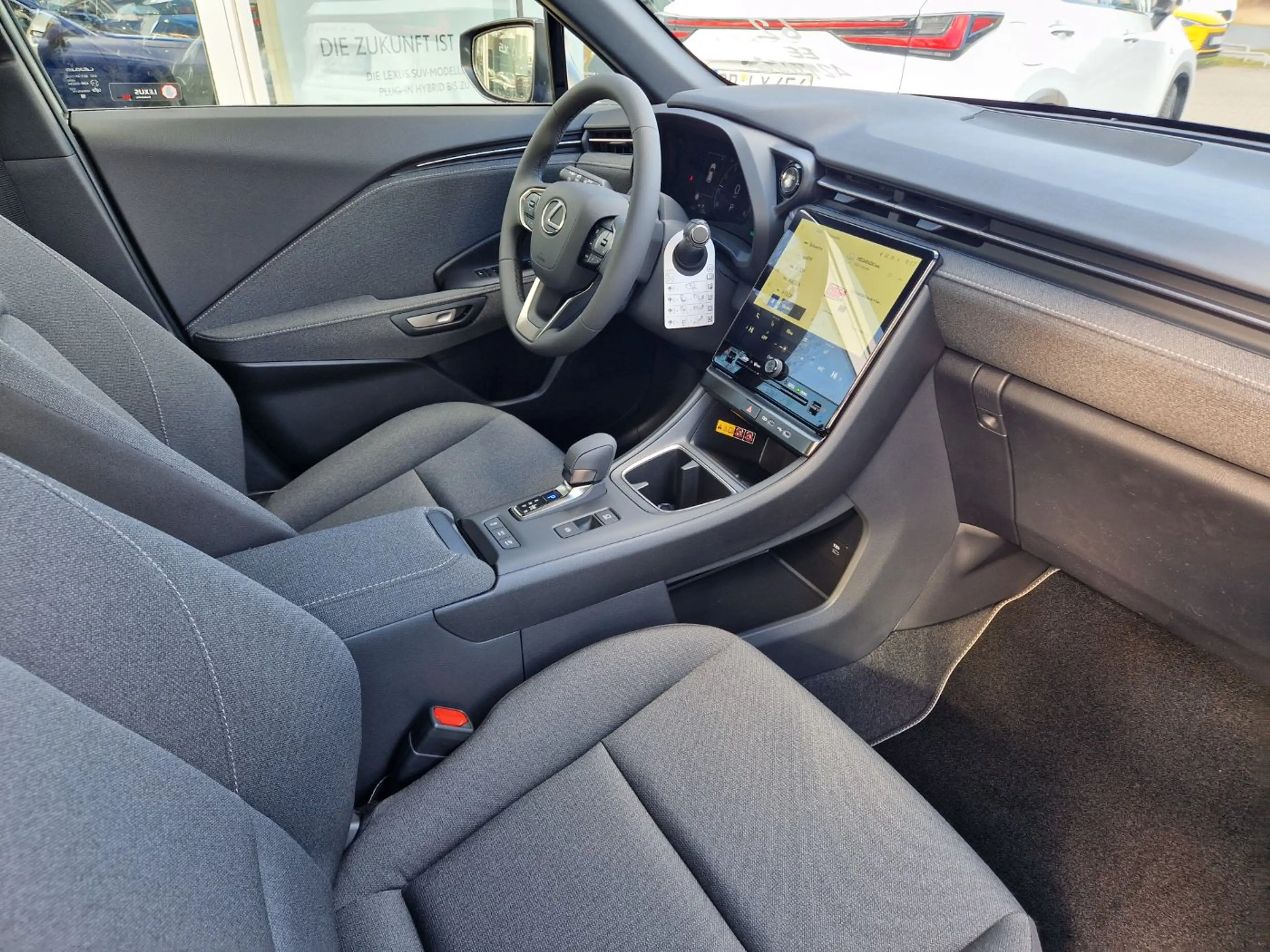 Lexus LBX 1,5 FWD Komfort Paket Kamera Keyless SHZ — photo 9