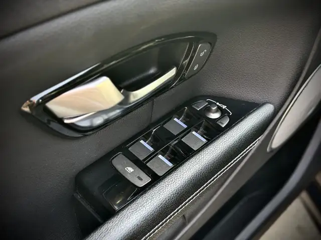 Land Rover Range Rover Evoque view 14