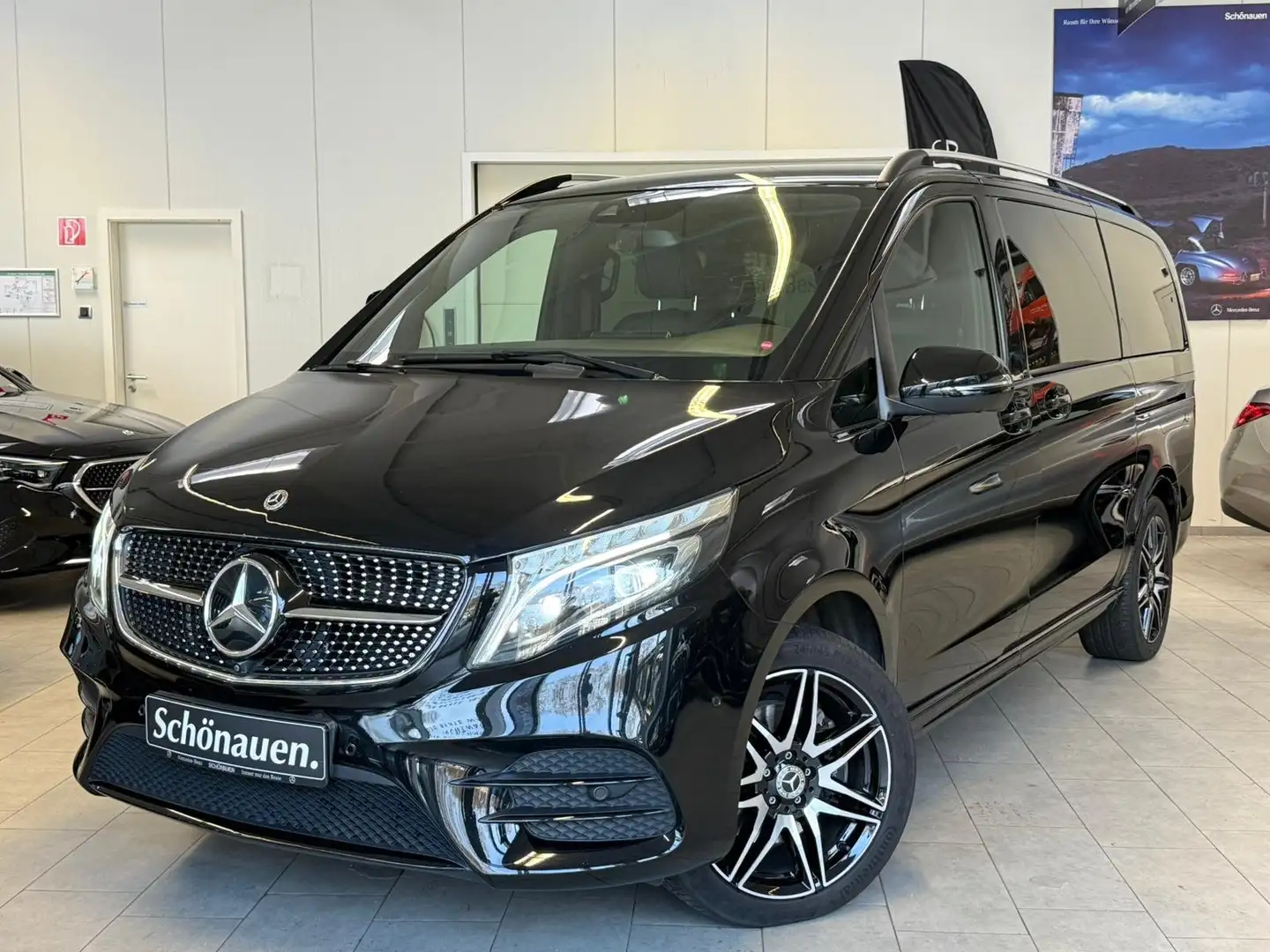 Mercedes-Benz V 300 d 4M Lang AMG+NAPPA+AIRMATIC+STDHZ+PANO+AHK Schwarz - 1
