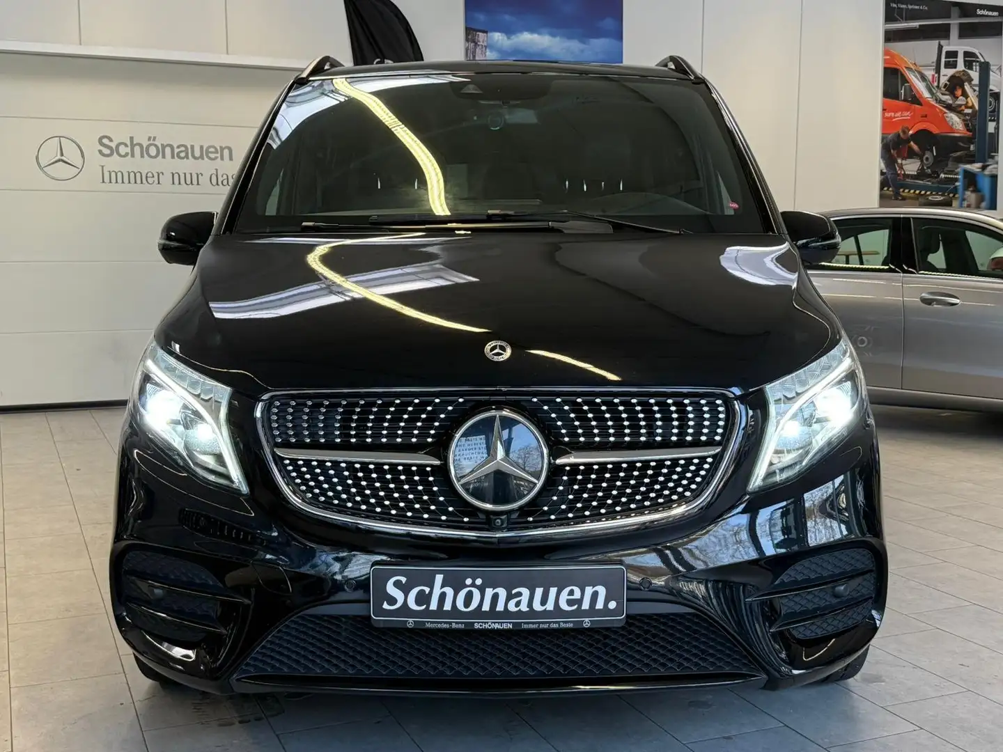 Mercedes-Benz V 300 d 4M Lang AMG+NAPPA+AIRMATIC+STDHZ+PANO+AHK Schwarz - 2