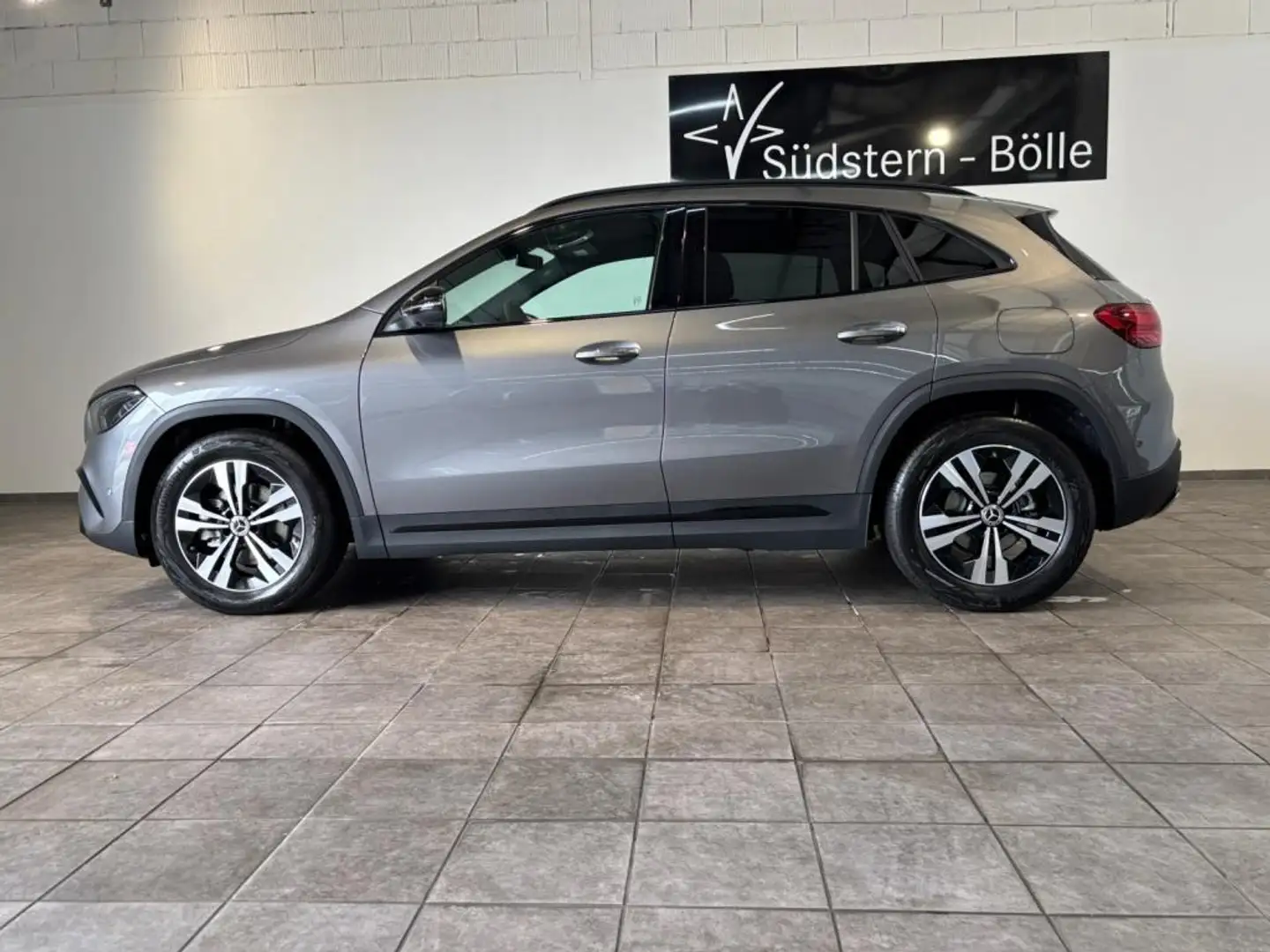 Mercedes-Benz GLA 180 d PROGRESSIVE+AMBIENTE+DISTRO+NIGHTP. Grau - 2