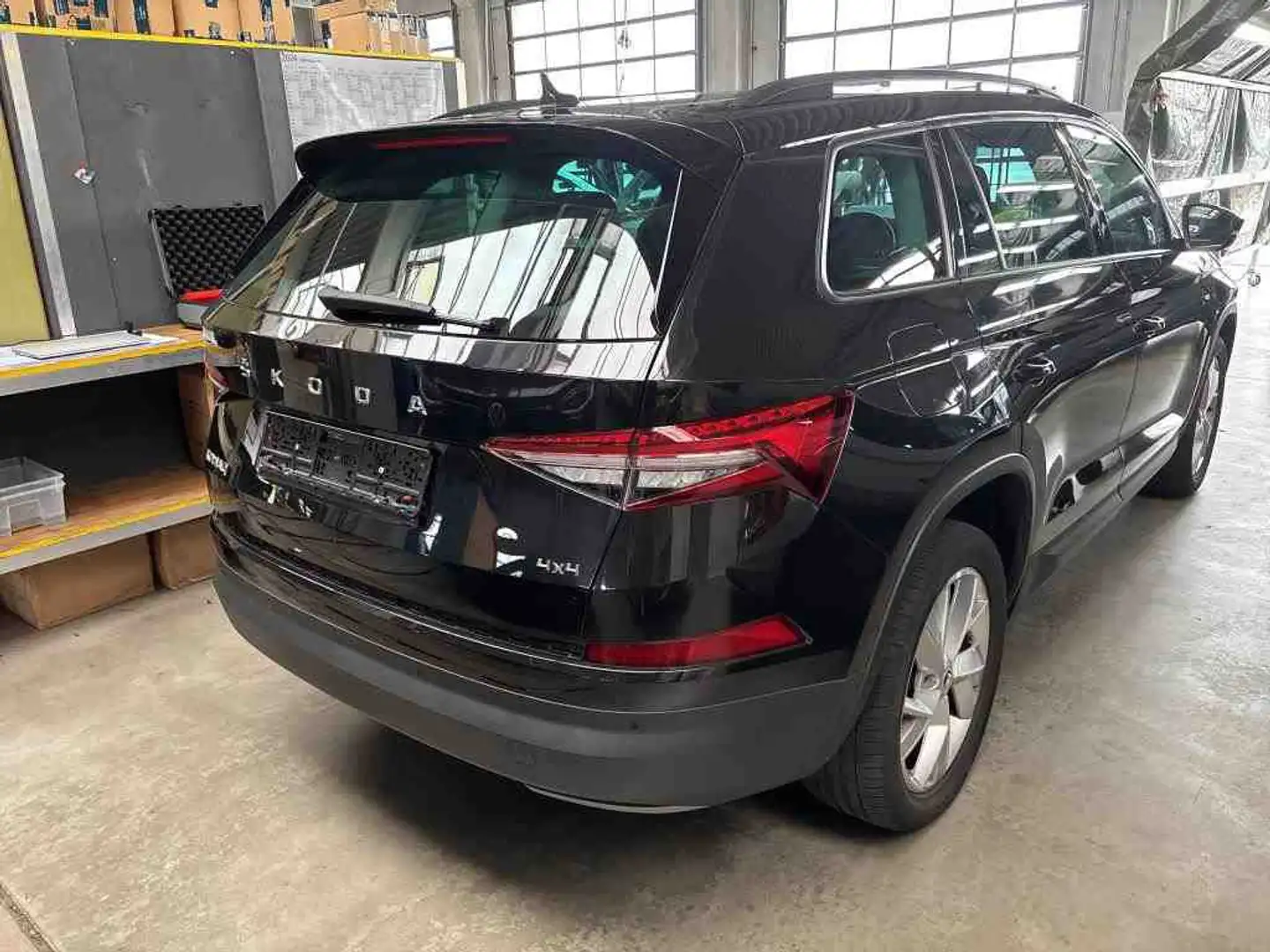 Skoda Kodiaq 2.0 TDI DSG 4x4 AHK*CANTON*360.kam*SHZ*NAVI Schwarz - 2
