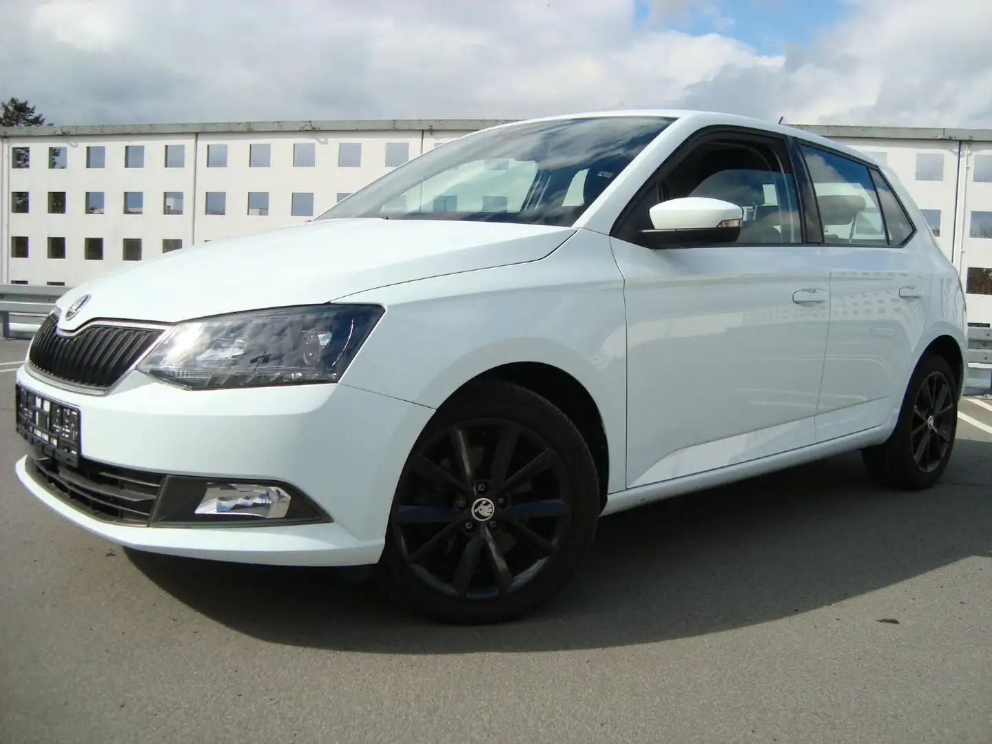 Skoda Fabia 1.0l TSI DSG -Automatik,Smart link Weiß - 1