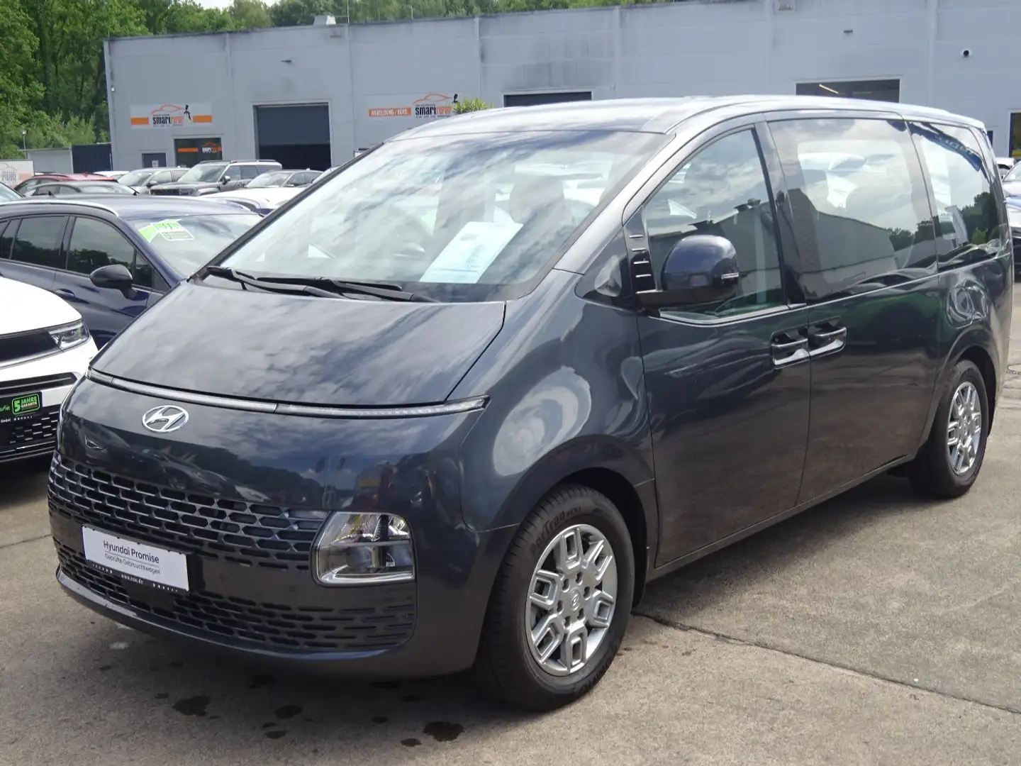 Hyundai STARIA 2.2 CRDi 4WD Trend inkl. Big Deal! Gris - 2