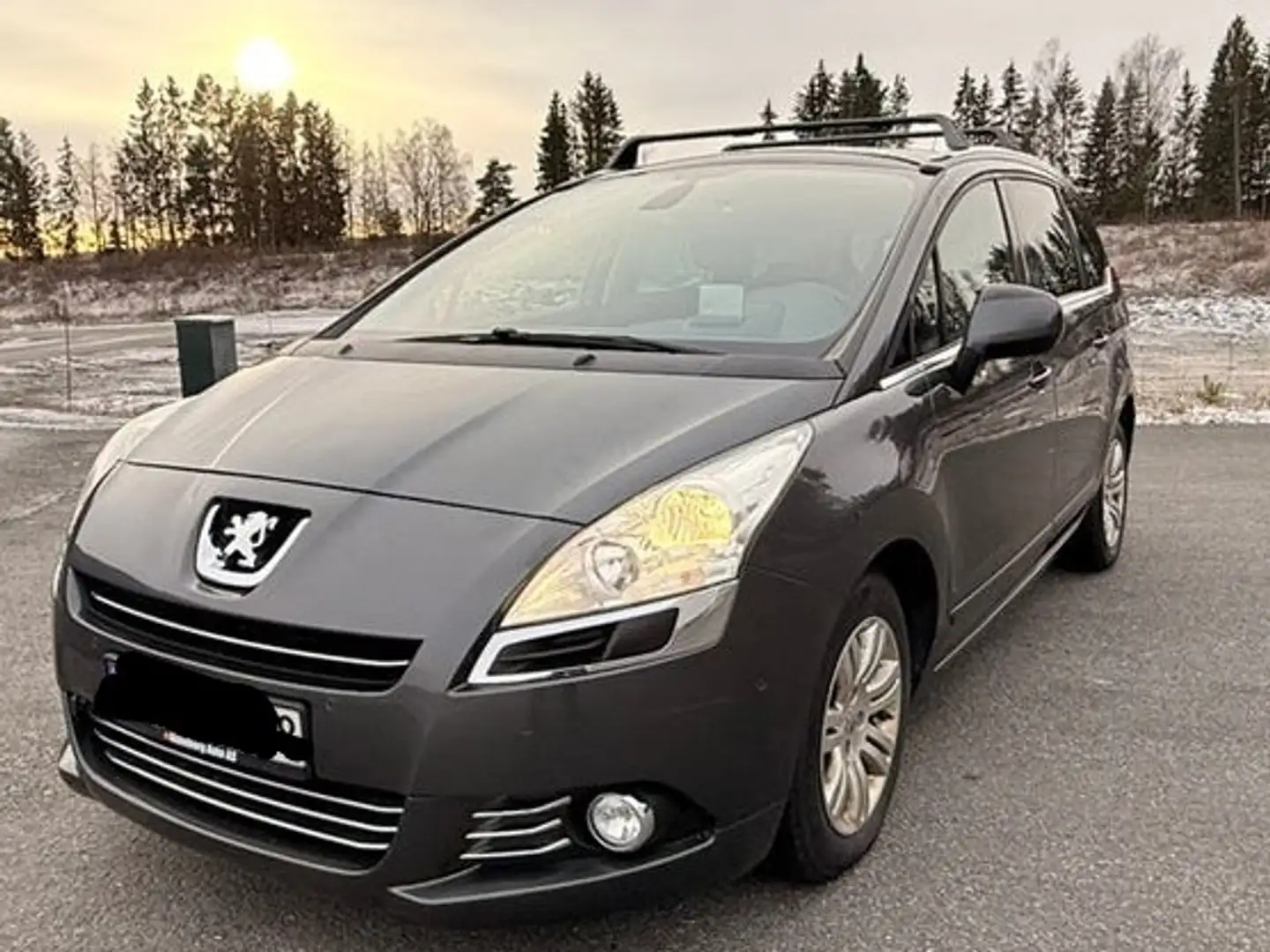 Peugeot 5008 5008 1.6 HDi 110ch FAP BVM6 Confort Pack 5pl Gris - 1