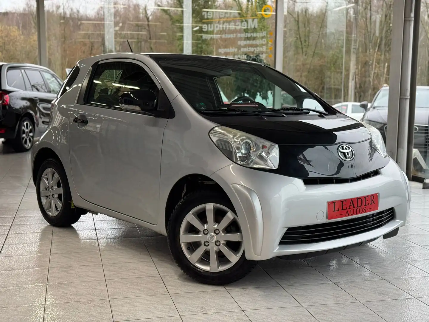 Toyota iQ 🟩1.0 ESSENCE 68CV - EURO 5 Grau - 1