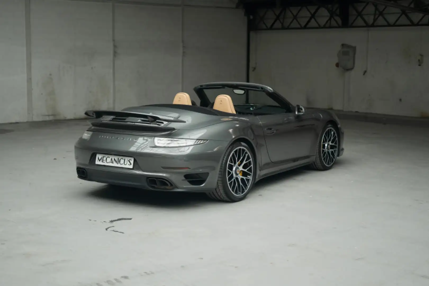 Porsche 911 (991) Turbo S cabriolet *Porsche Approved 2027 \u0 Gris - 2