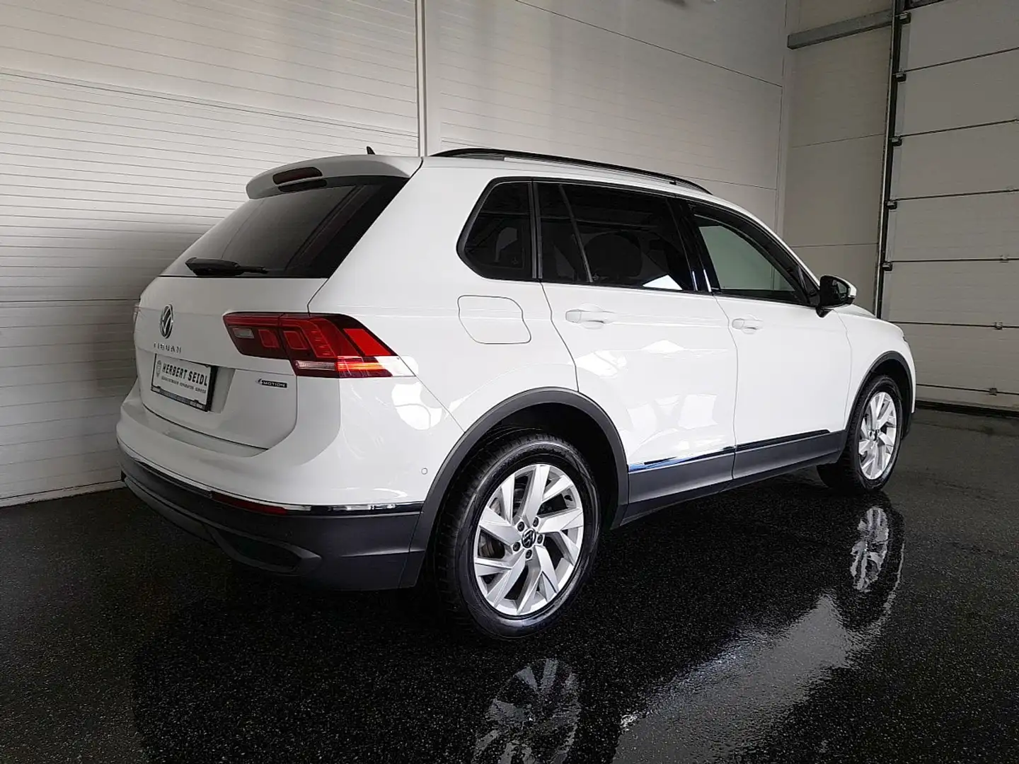 Volkswagen Tiguan LIFE 4x4 2,0 TDI DSG *MATRIX-LED / HEAD-UP / NA... Weiß - 2