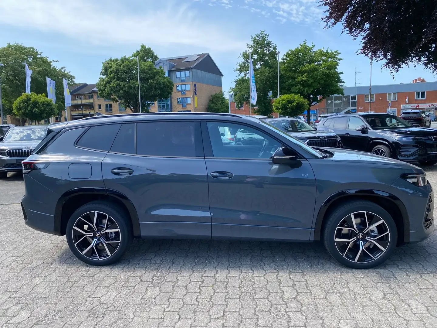 Volkswagen Tayron 2.0 TDI 4M R line 20Zoll AHK Panoramadach Grau - 2
