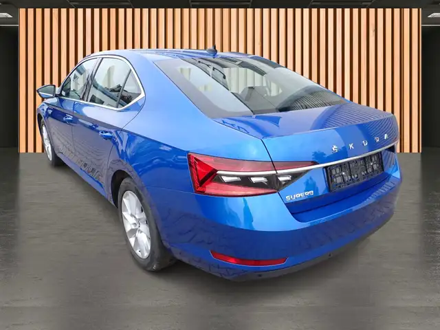 Skoda Superb view 8