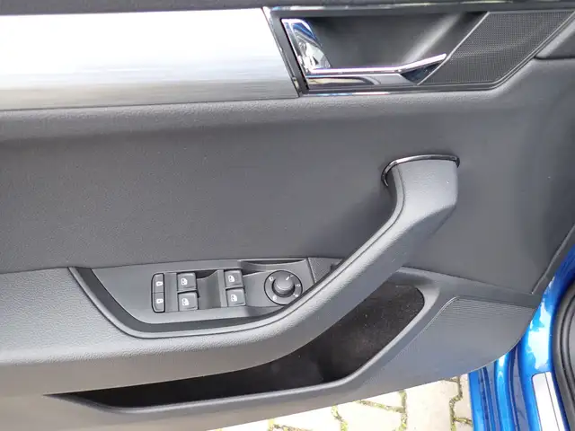 Skoda Superb view 3