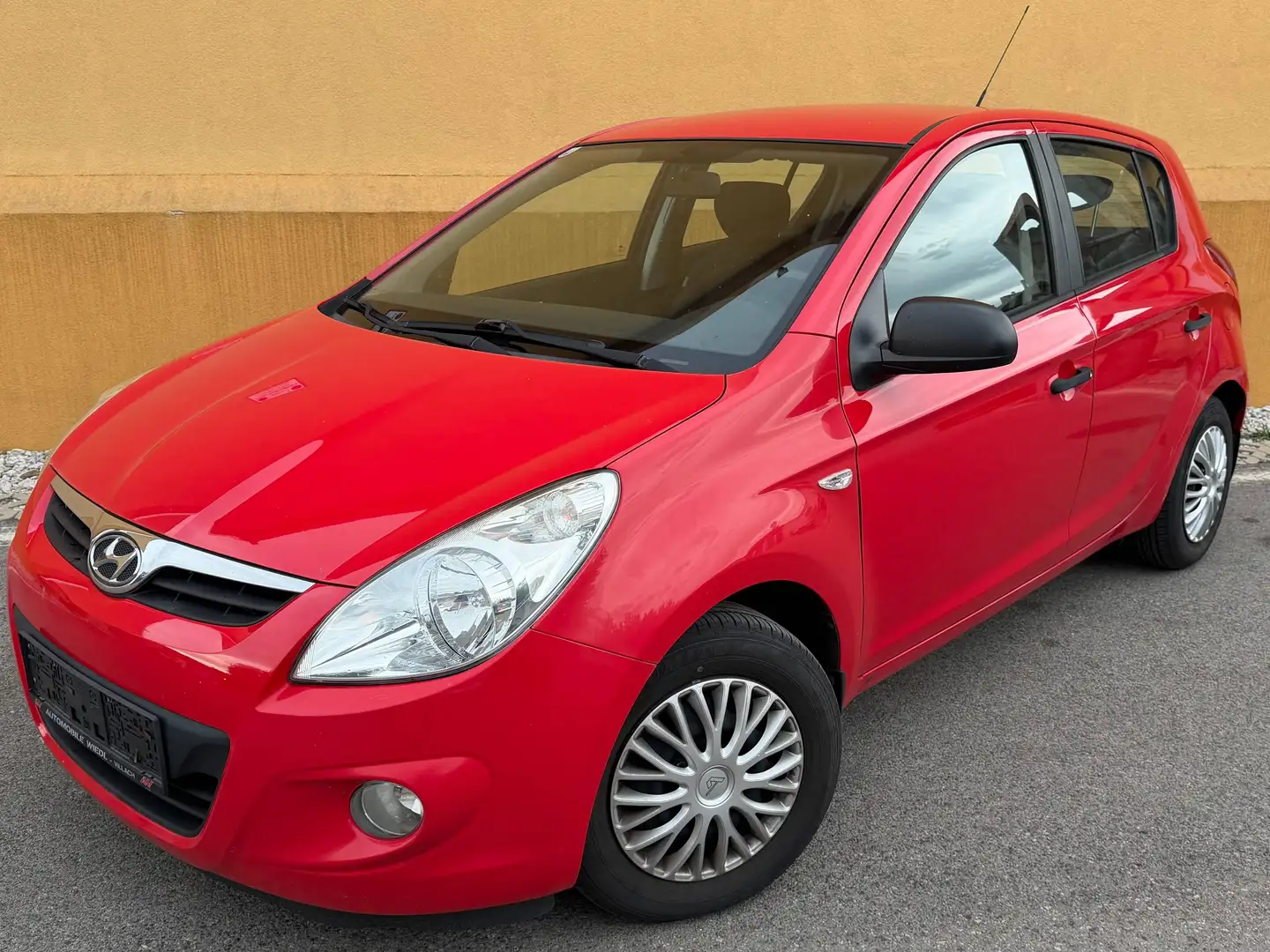 Hyundai i20 Classic Rot - 2