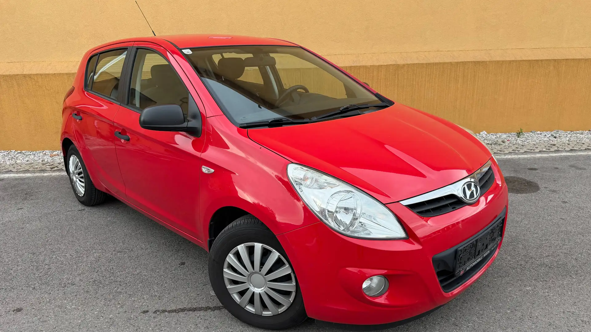 Hyundai i20 Classic Rot - 1
