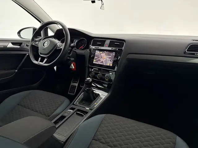 Volkswagen Golf view 4