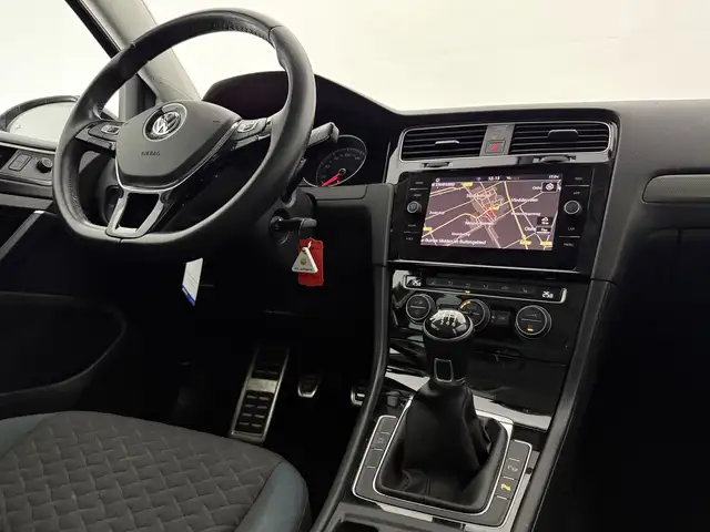 Volkswagen Golf view 13