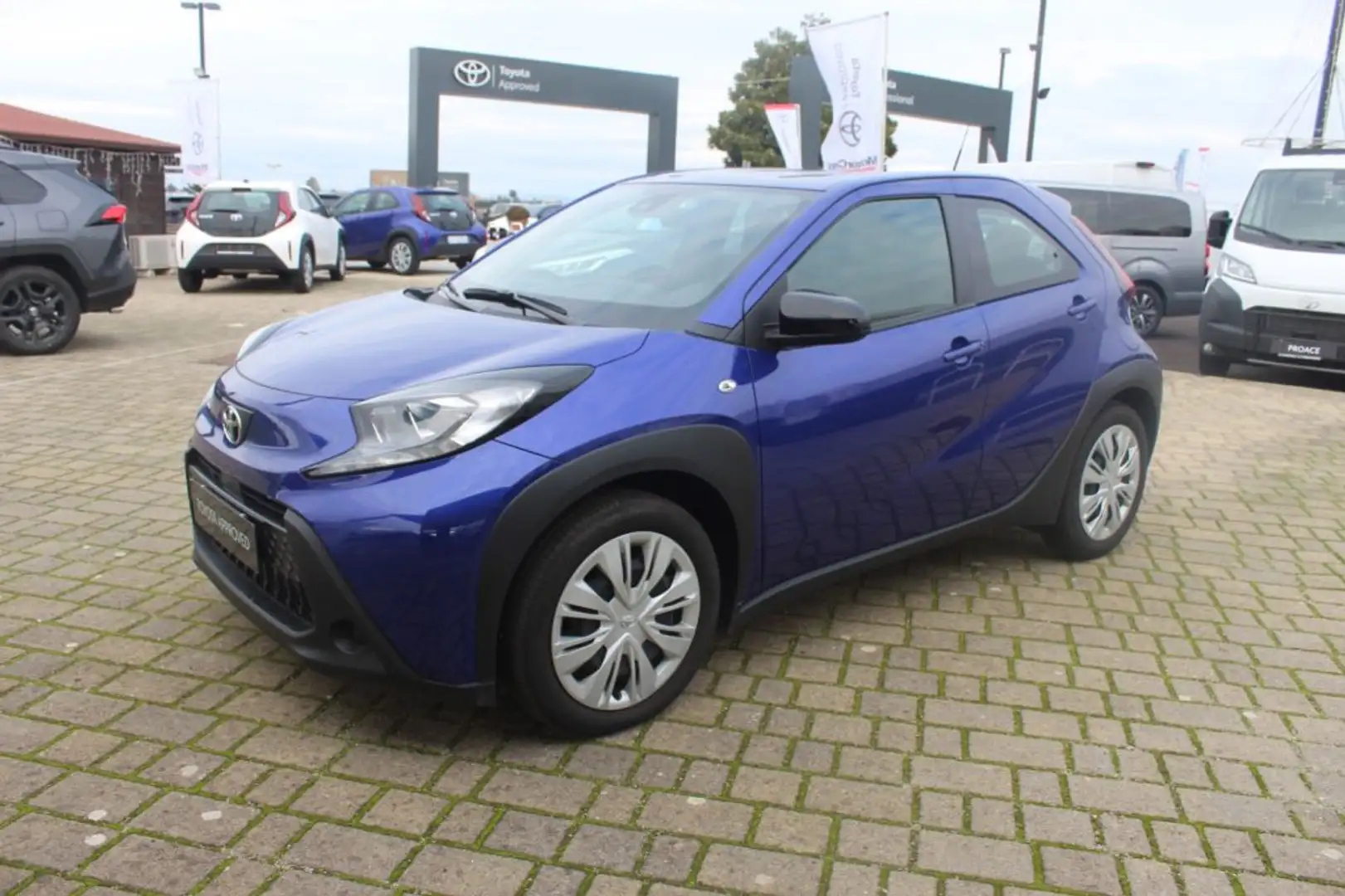 Toyota Aygo X 1.0 VVT-i 72 CV 5 porte Active Blau - 1