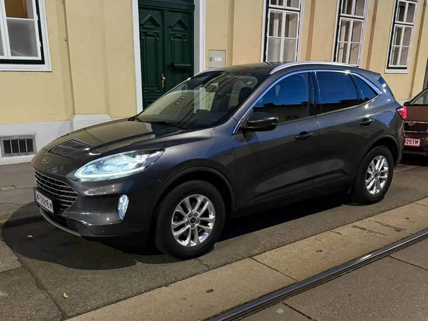 Ford Kuga Kuga 2,5 Duratec FHEV Titanium X Aut. Titanium X Grau - 1