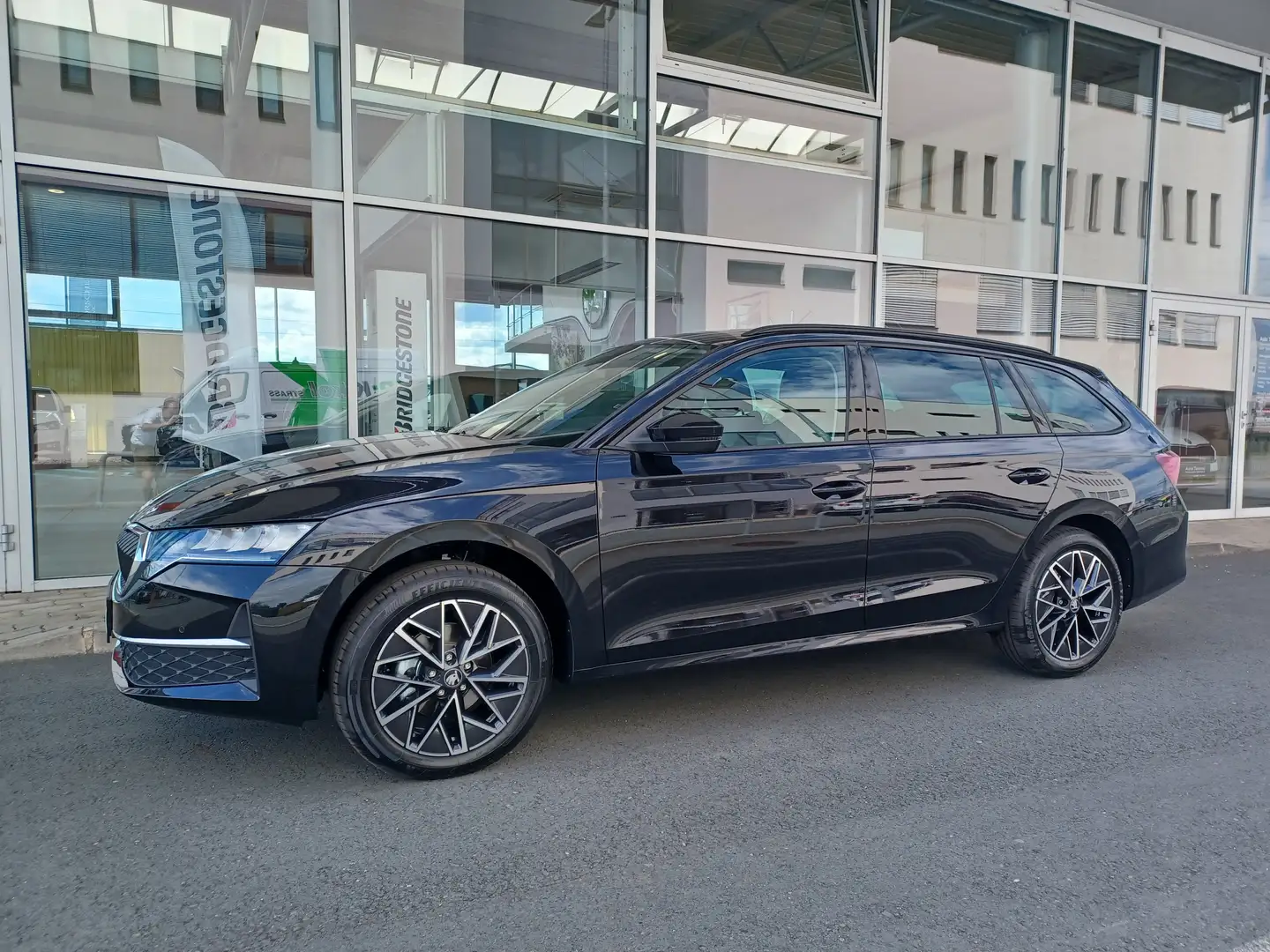 Skoda Octavia 2.0 TDI 110 kW Selection Zwart - 1