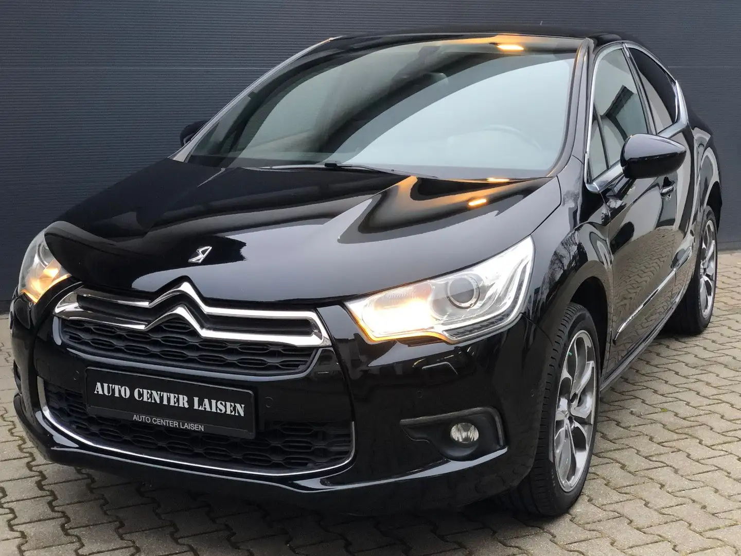 Citroen DS4 SportChic BiXenon Navi Leder PDC Automatik Schwarz - 1
