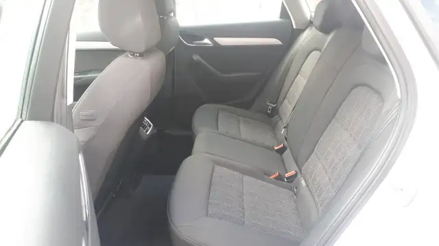 Audi Q3 view 9