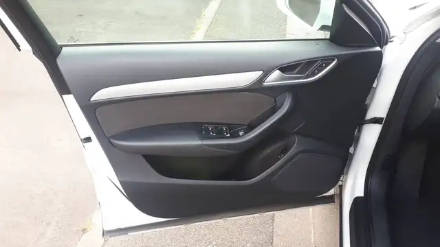 Audi Q3 view 7