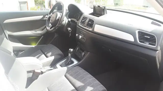 Audi Q3 view 10