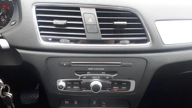 Audi Q3 view 13