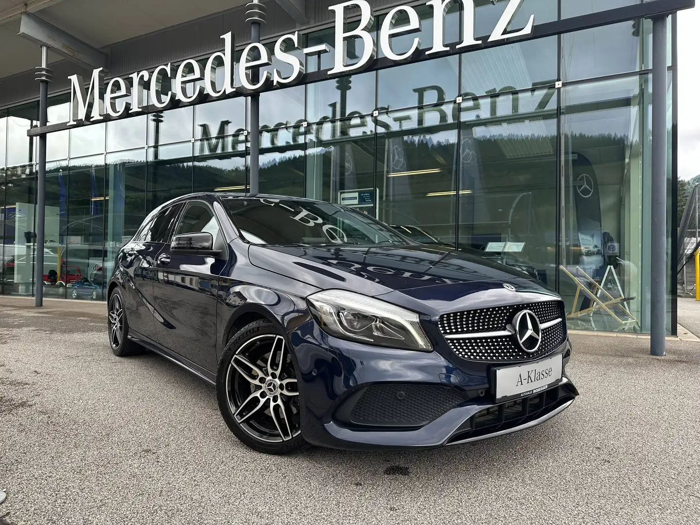 Mercedes-Benz A 220 d Aut. *AMG-Line*Night*Standheizung*Harman/Kardon*LED*RFK* Blau - 1
