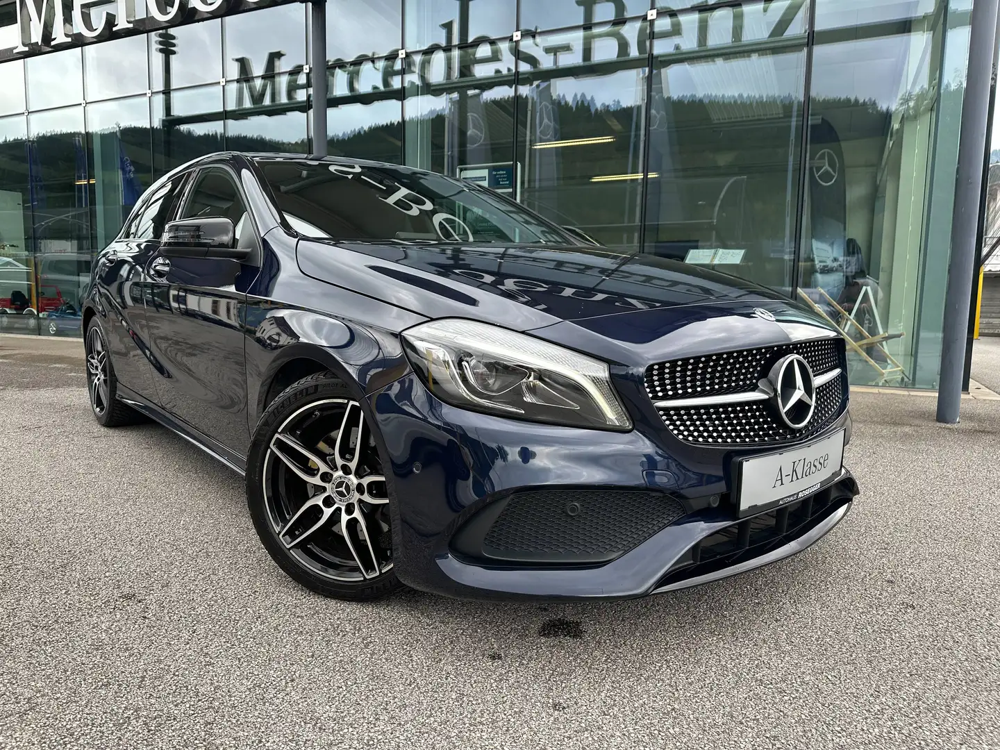 Mercedes-Benz A 220 d Aut. *AMG-Line*Night*Standheizung*Harman/Kardon*LED*RFK* Blau - 2
