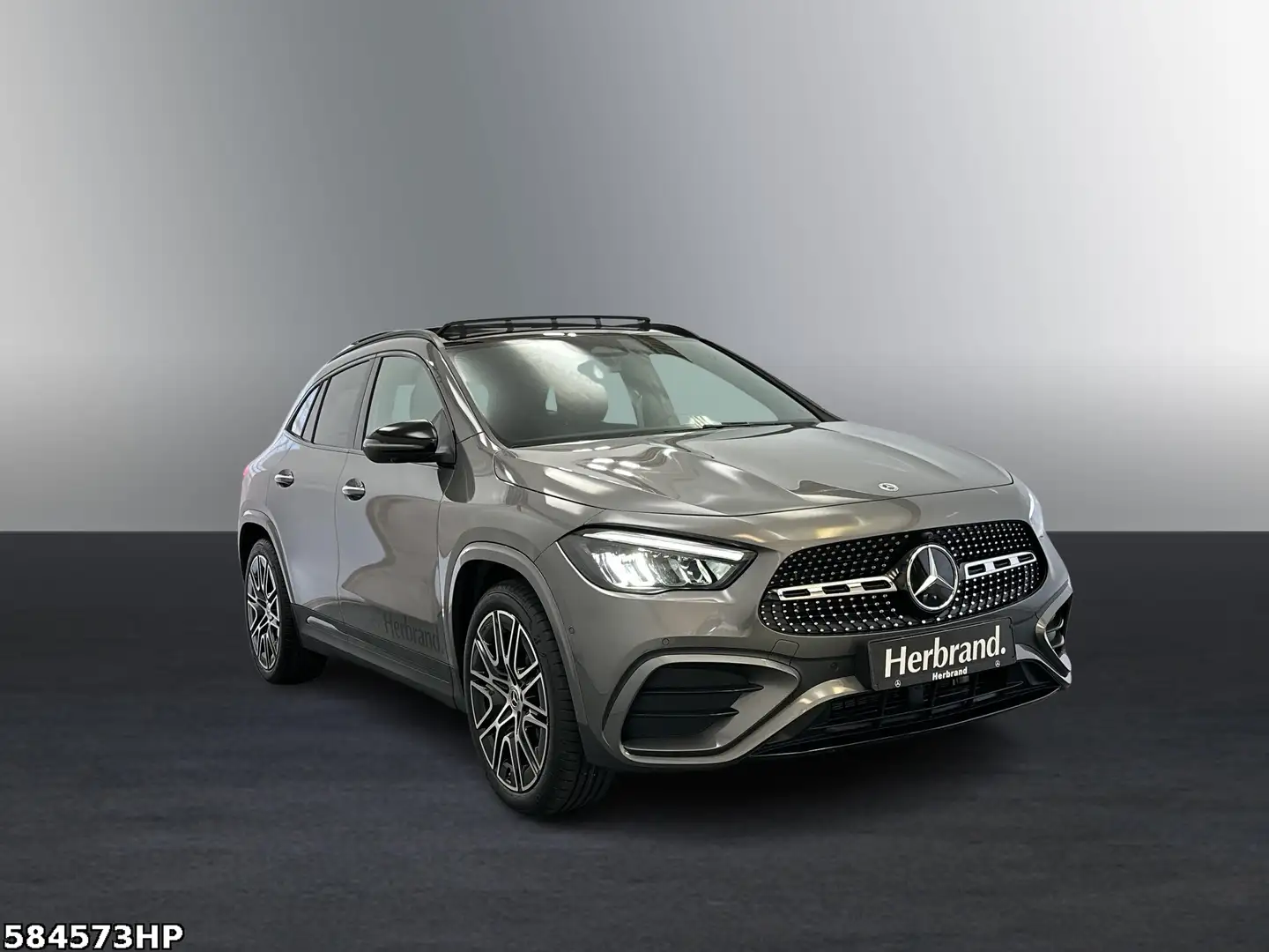 Mercedes-Benz GLA 200 +AMG+SPECIALEDITION+AHK+PANO+NIGHT+20"+ Grijs - 2