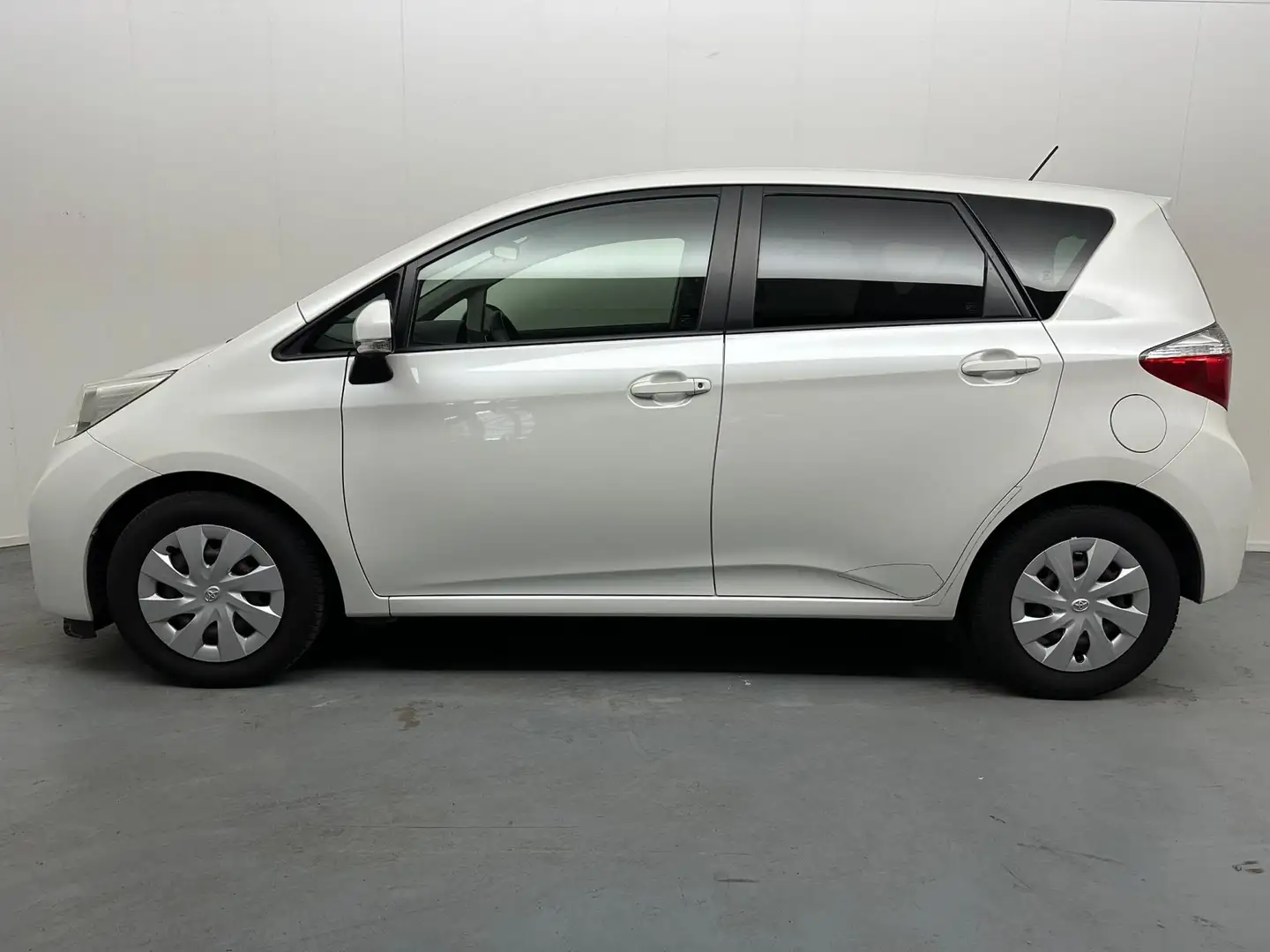 Toyota Verso-S 1.3 VVT-i Aspiration # Automaat # Pano # Clima # 1 Wit - 2