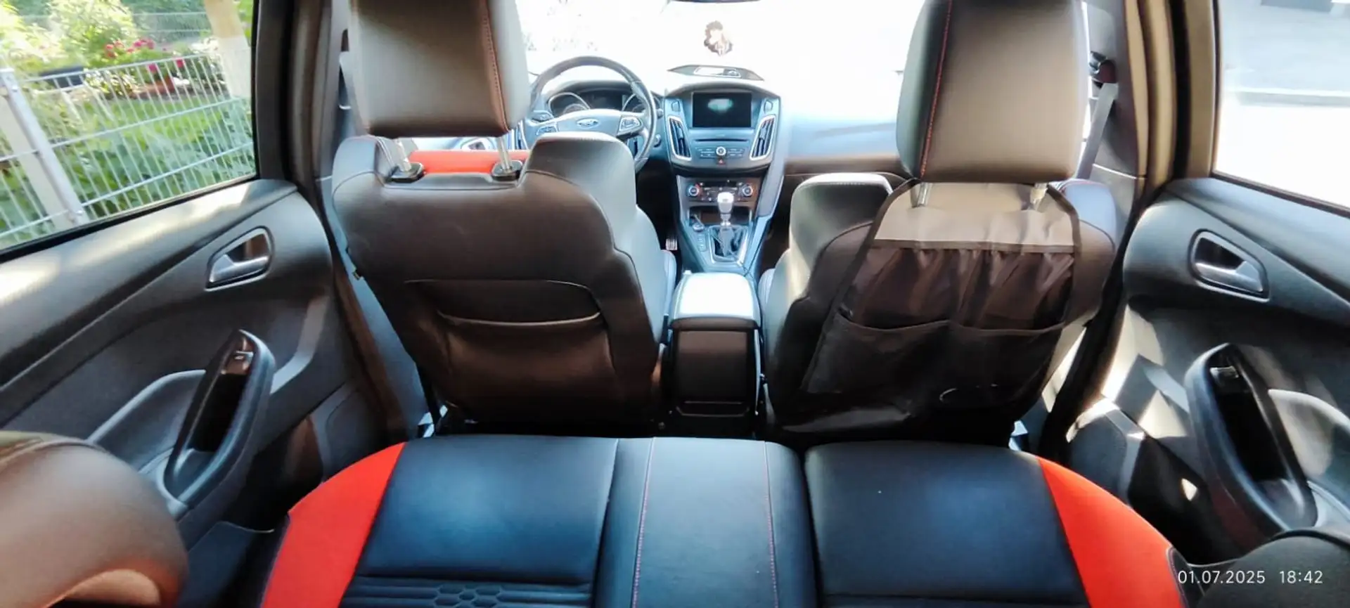 Ford Focus Schwarz - 2